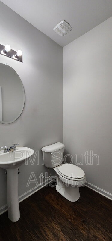 Building Photo - 633 Amrose Way