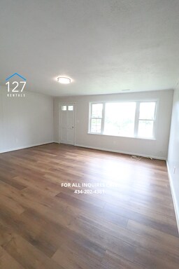 Building Photo - Fully Renovated 2-Bedroom Apartment in Convenient Location!