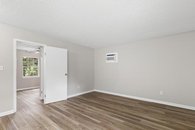 Building Photo - 104 Cone St