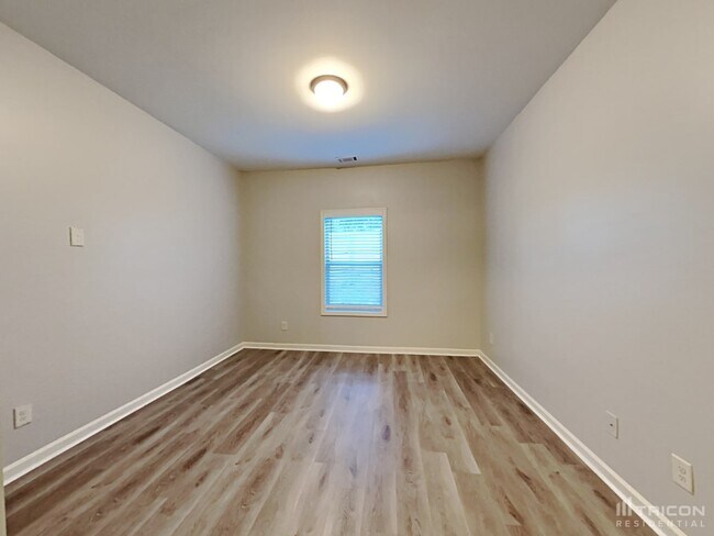 Building Photo - 49 Amherst Dr