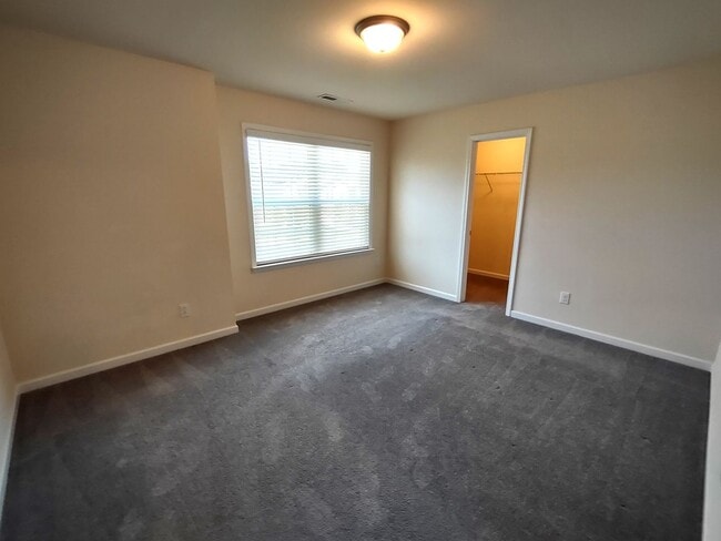 Building Photo - Beautiful Home located in the Starmount Co...
