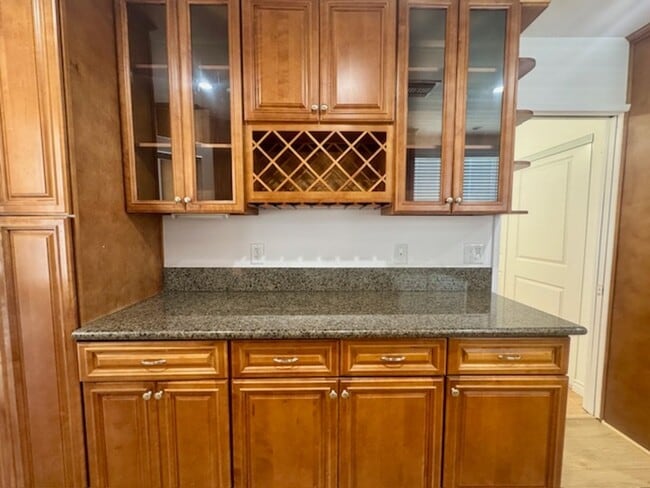 Building Photo - Charming 4 Bedroom in Woodland Hills