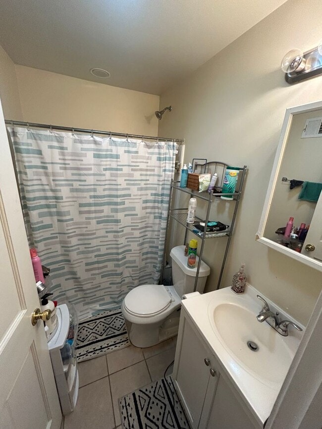 Building Photo - 2526 N Frederick Ave