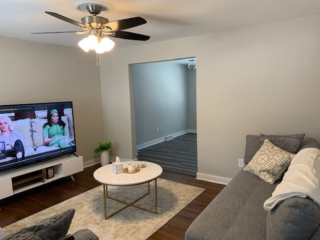 Building Photo - MODERN 2 BEDROOM, 1 BATHROOM TOWNHOUSE - GARFIELD