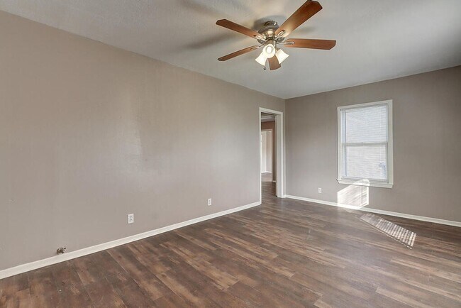 Primary Photo - 10921 Shady Ln
