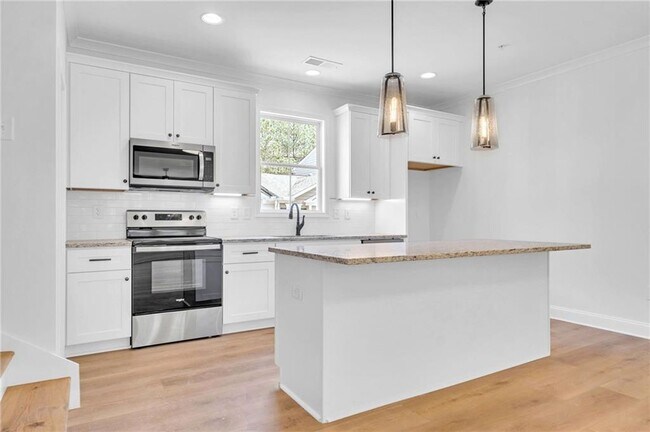 Building Photo - 203 Riverstone Commons Cir