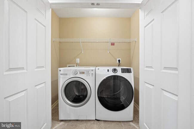 Building Photo - 43593 Mirror Terrace