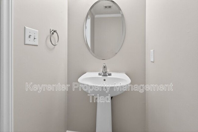 Building Photo - 94 Tannenbaum Cir