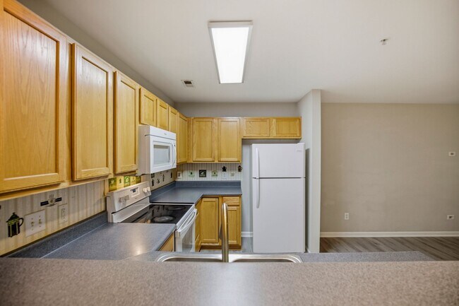 Building Photo - 3 Bedroom 2 Bath