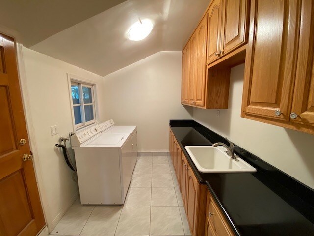 Laundry Room - 4629 Forman Ave