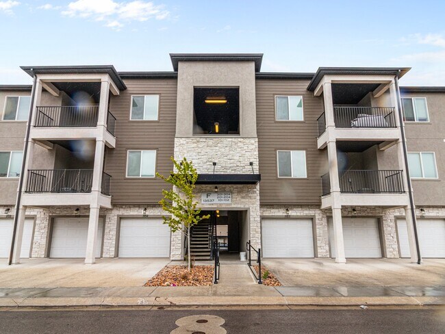 Building Photo - 13537 Commodus Dr