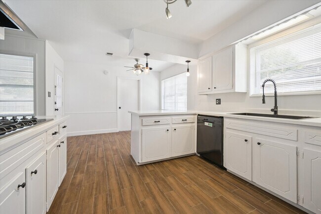 Building Photo - 12315 Whittington Dr