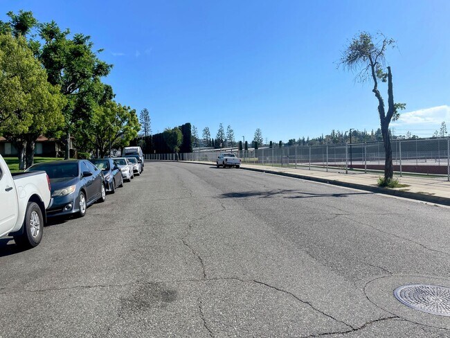 Building Photo - Updated 2-Bedroom Townhome with Garage in Resort-Style Community