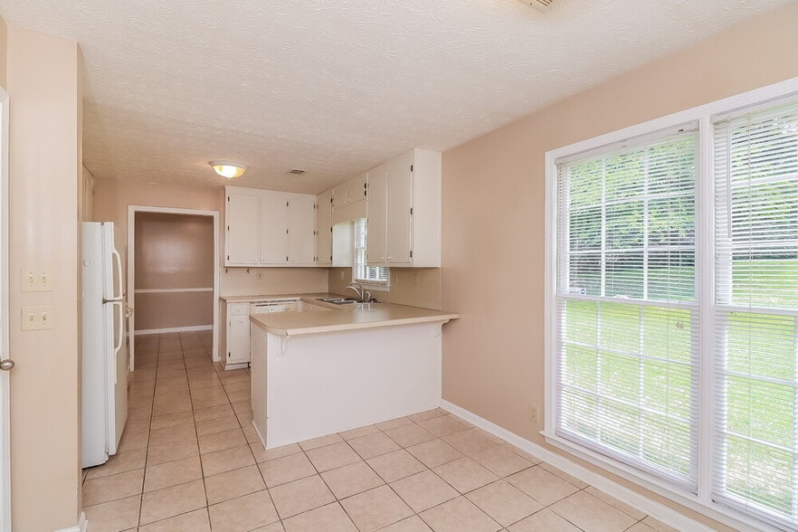 Building Photo - 3935 Willowmeade Dr