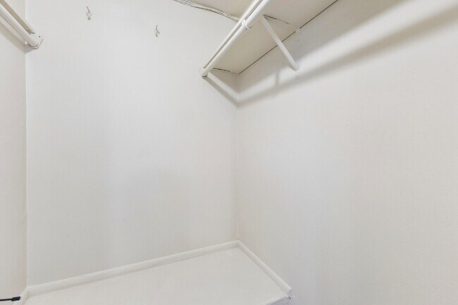Building Photo - Location, Location, Location! Move-in ready, Offers 2 beds and 1 bed