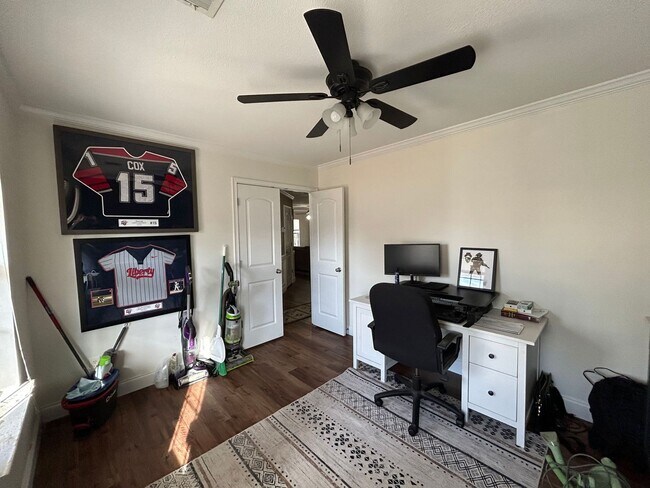 Building Photo - Bradley Point Residence for Rent - 4 Bedroom/2.5 Bath