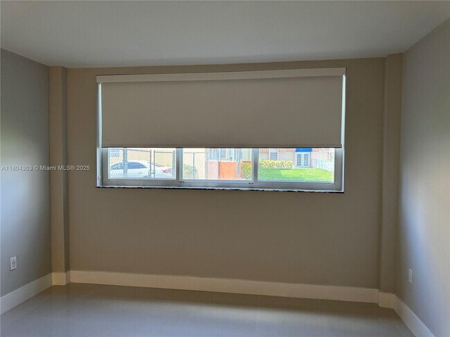 Building Photo - 16450 Miami Dr