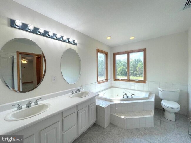 Building Photo - 43737 Sandy Bottom Rd