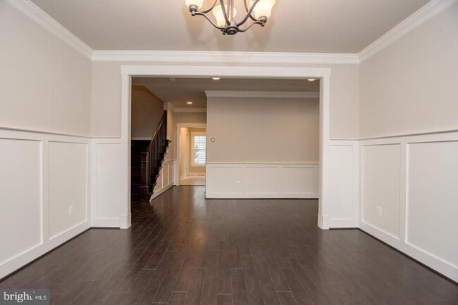 Building Photo - 6928 Regent Ln