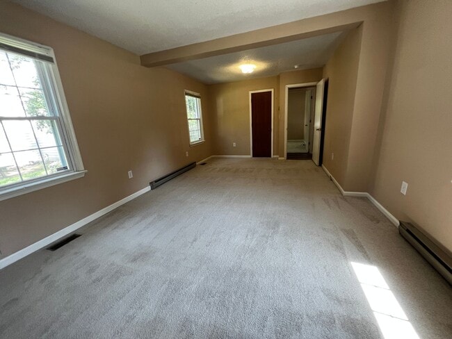 Building Photo - 3-Bed 2-Bath in Town with 3-Car Garage!