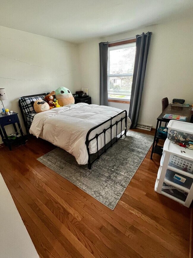 Building Photo - 6700-6702 Hill Ridge Drive - 6702