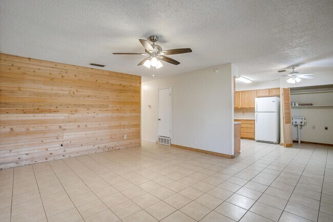 Building Photo - One Side of Very Nice Duplex West Granbury- 2 Bed, 2 Bath- 76049