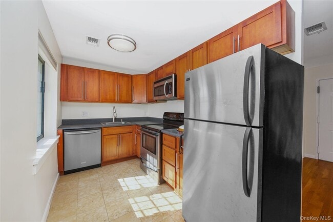 Building Photo - 403 Chateau Rive