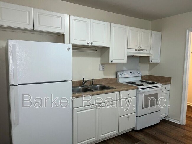 Building Photo - 7520 Stuart Dr
