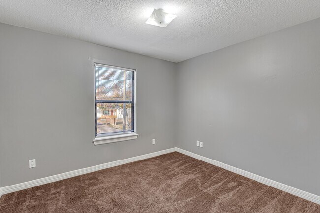 Building Photo - 1802 Eubanks St