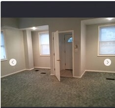 Building Photo - 411 E Lloyd St