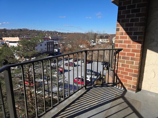 Building Photo - 230 Willard St