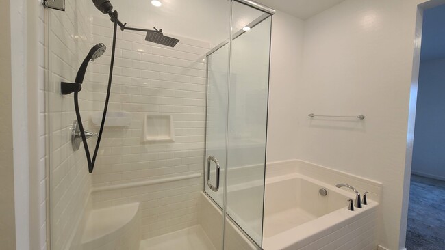 Building Photo - 3 Bedroom 2.5 Bath Townhouse