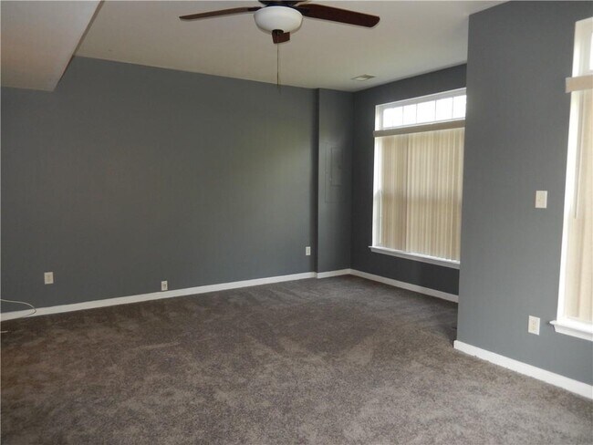 Building Photo - 3818 Dominion Townes Cir