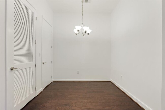 Building Photo - 711 Cosmopolitan Dr NE