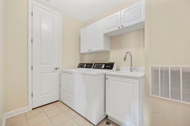 Building Photo - 50 N Plum Grove Rd