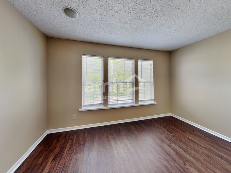 Building Photo - 12115 Maize Dr