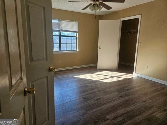 Building Photo - 818 Robin Hood Trail