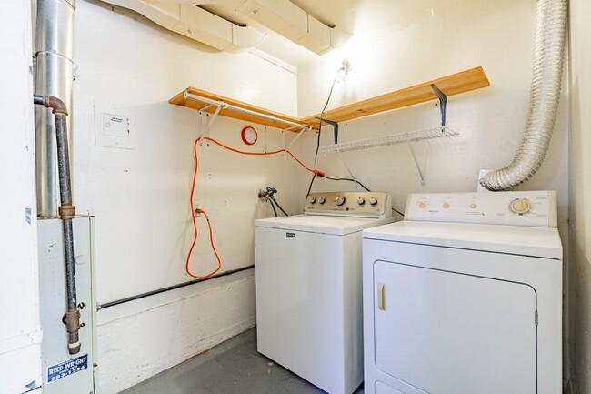 Building Photo - Boylston Court - 1 bedroom
