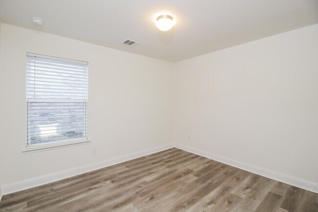 Building Photo - 2637 Wayne Ave