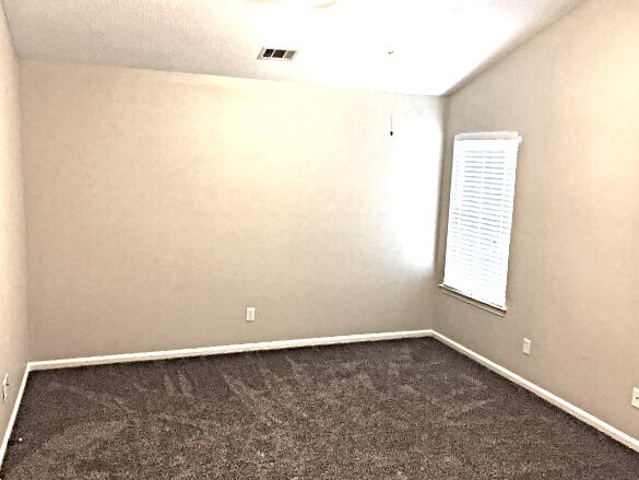 Building Photo - 7 Willow Lakes Dr