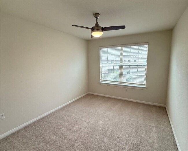 Building Photo - 14004 Hedera Dr