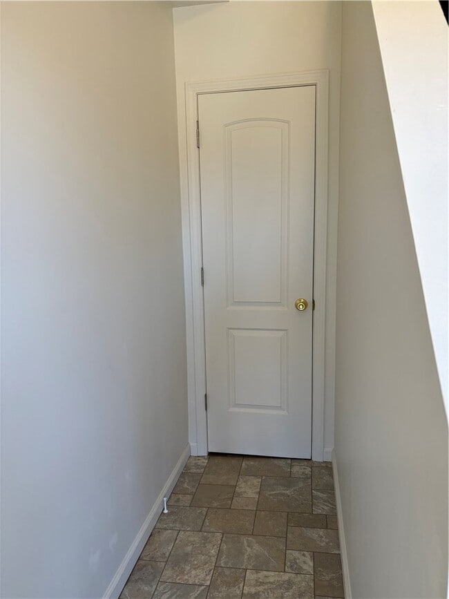 Building Photo - 132 W High St