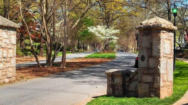 Building Photo - 600 Hermitage Ct