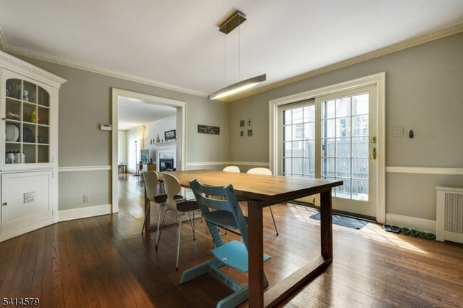 Building Photo - 869 Ridgewood Rd