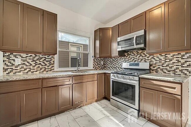 Building Photo - 110 N 17th St