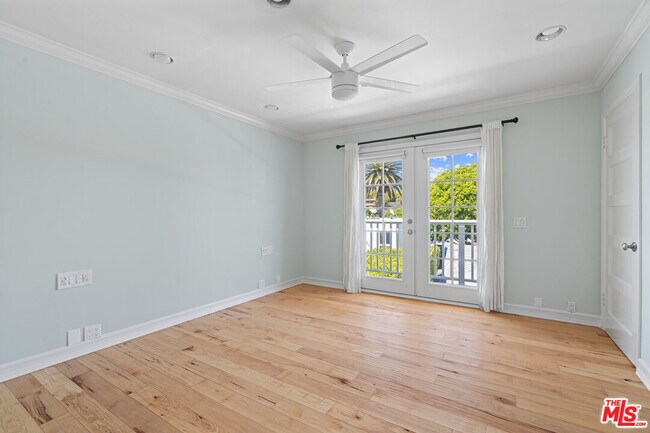 Building Photo - 2438 5th St