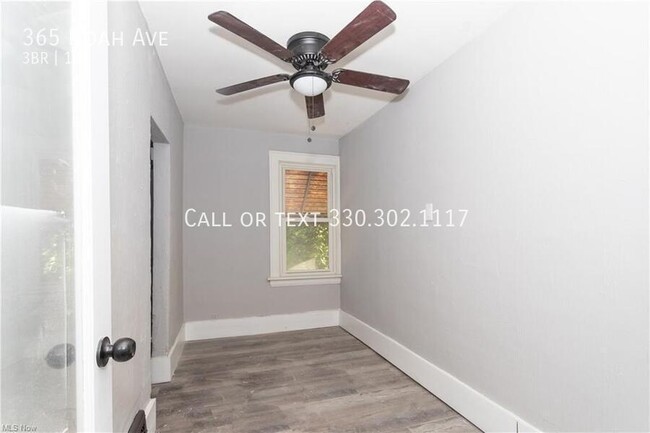 Building Photo - Three bedroom one bathroom home for rent