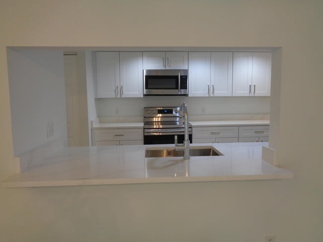 Building Photo - 950 Lavers Cir