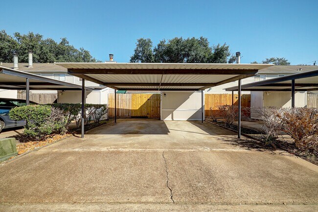 Building Photo - 7913 Ellinger Ln