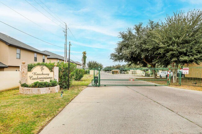 Building Photo - 1000 Ranchway Dr